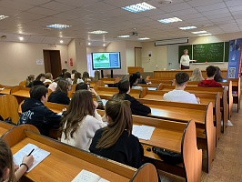 На экономическом факультете состоялось новое занятие для подготовки к ЕГЭ по обществознанию