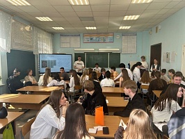 Преподаватели и студенты Демидовского университета на «Днях науки» в школе № 70